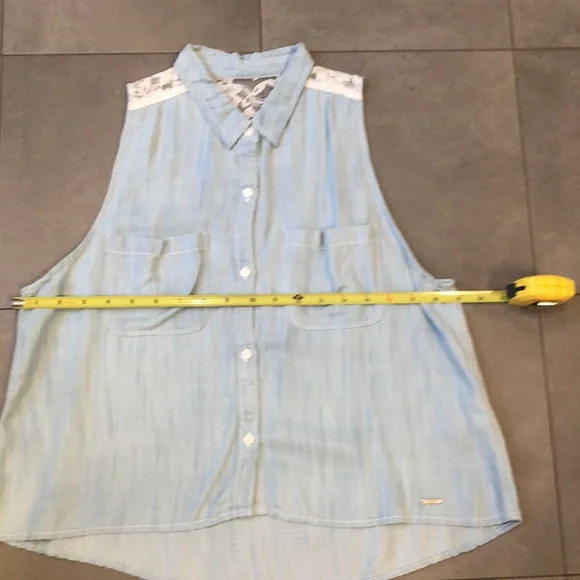 Abercrombie & Fitch Button Down Sleeveless Top with Collar - Picture 5 of 10